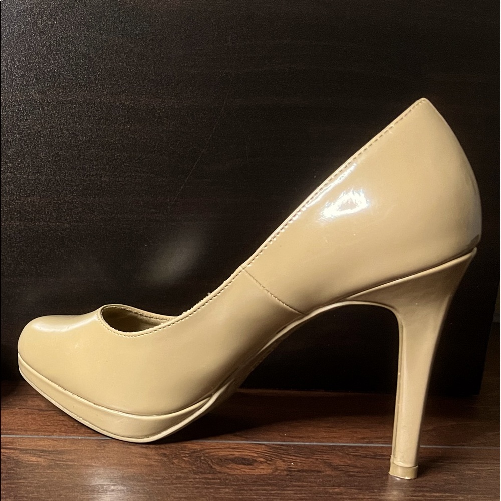 Heart Nude Round Toe Court Heels.